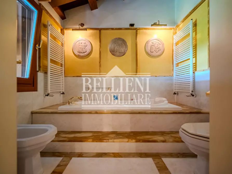 Immagine 17 di Villa in vendita  in Strada della Parolina a Vicenza