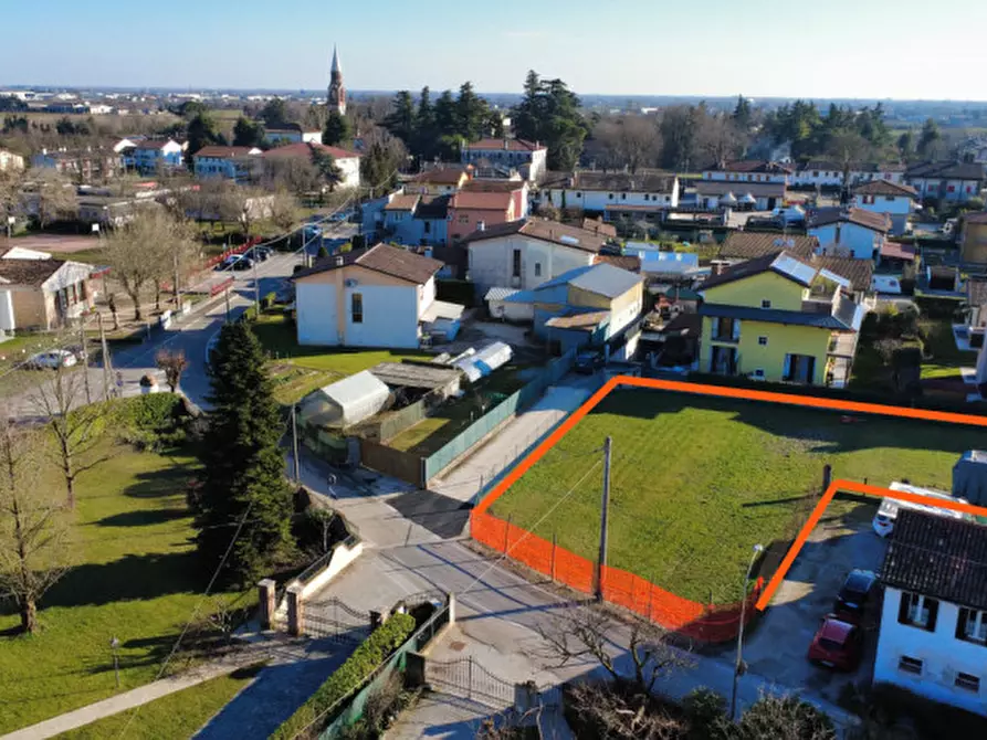 Immagine 1 di Terreno in vendita  in Via Molino di Ferro a Castelfranco Veneto