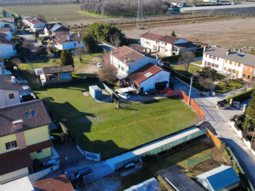 Immagine 2 di Terreno in vendita  in Via Molino di Ferro a Castelfranco Veneto