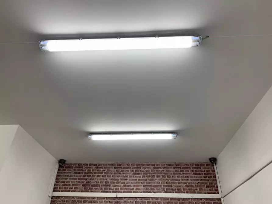 Immagine 5 di Negozio in vendita  in via aristide gabelli a Roma