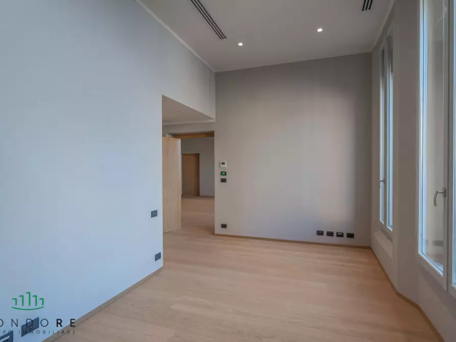 Immagine 11 di Ufficio in vendita  in via Pescherie Vecchie a Bologna