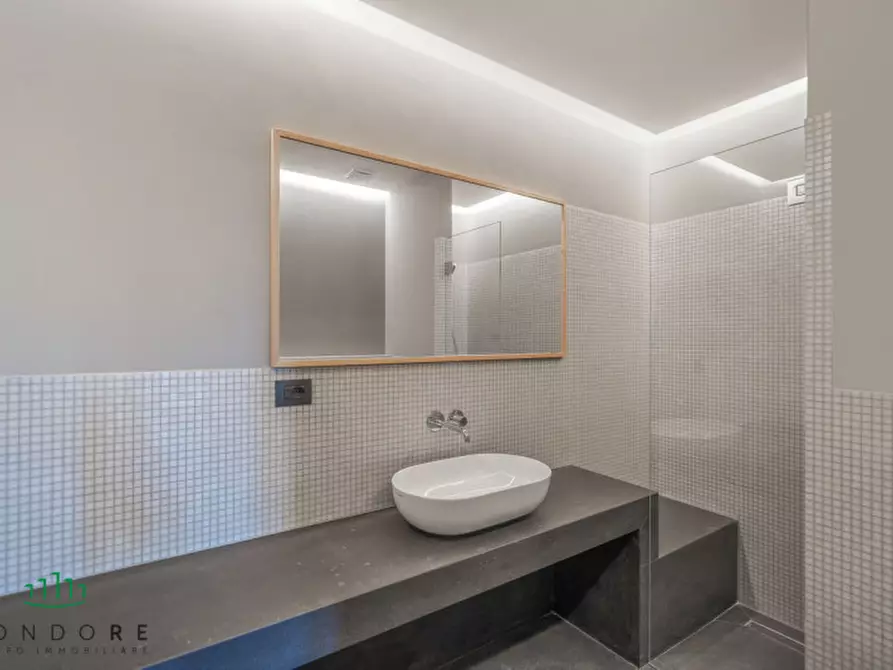 Immagine 15 di Ufficio in vendita  in via Pescherie Vecchie a Bologna