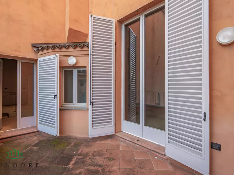 Immagine 20 di Ufficio in vendita  in via Pescherie Vecchie a Bologna