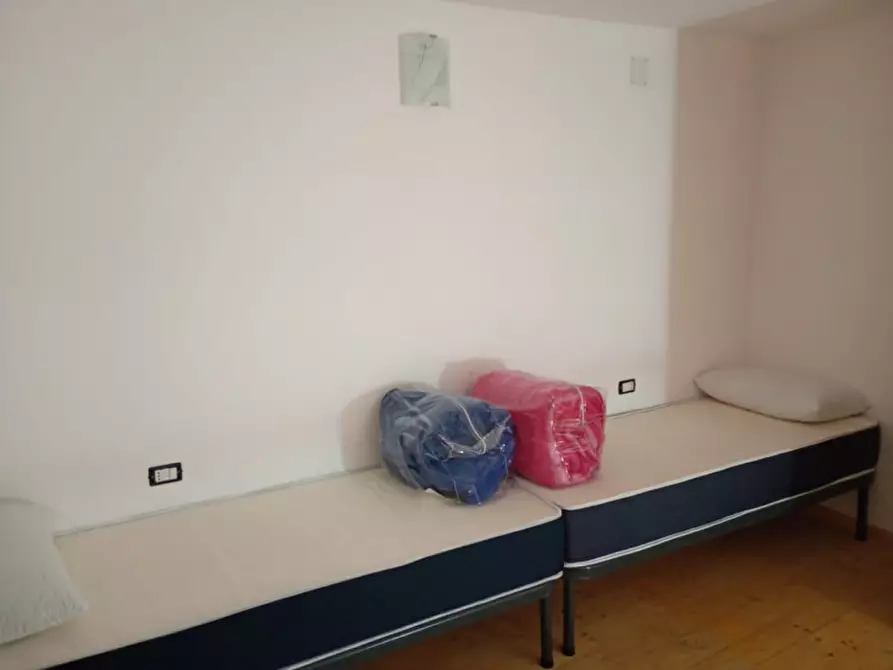 Immagine 2 di Appartamento in affitto  in via settembrini a Napoli