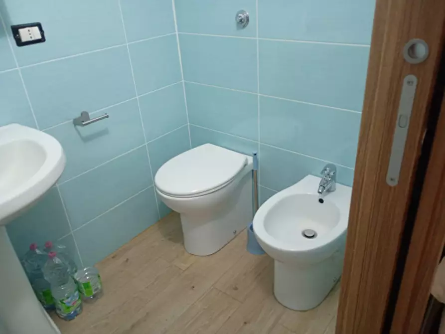 Immagine 4 di Appartamento in affitto  in via settembrini a Napoli