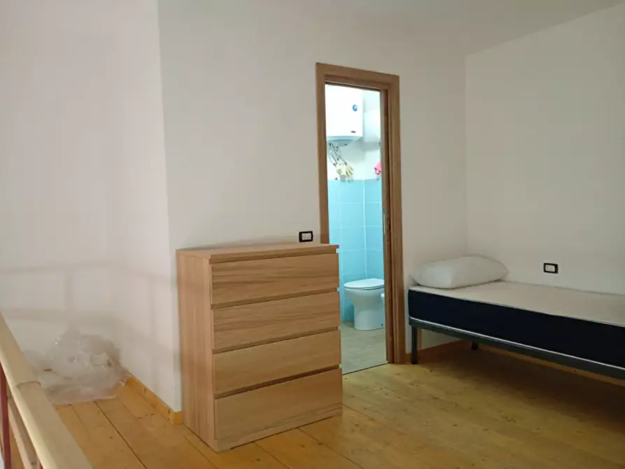 Immagine 8 di Appartamento in affitto  in via settembrini a Napoli