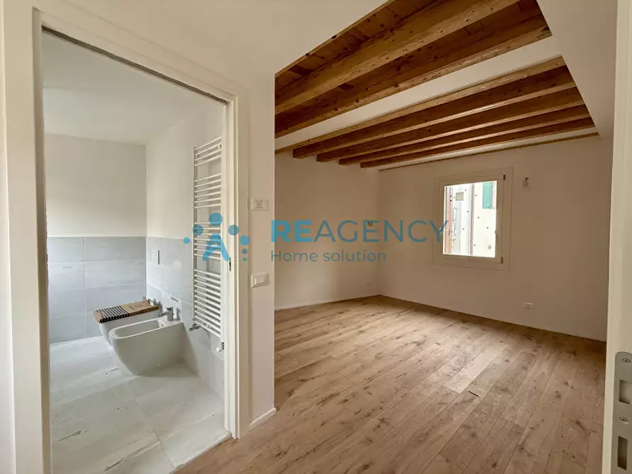 Immagine 7 di Appartamento in vendita  in Contra' della Fossetta, 7 a Vicenza