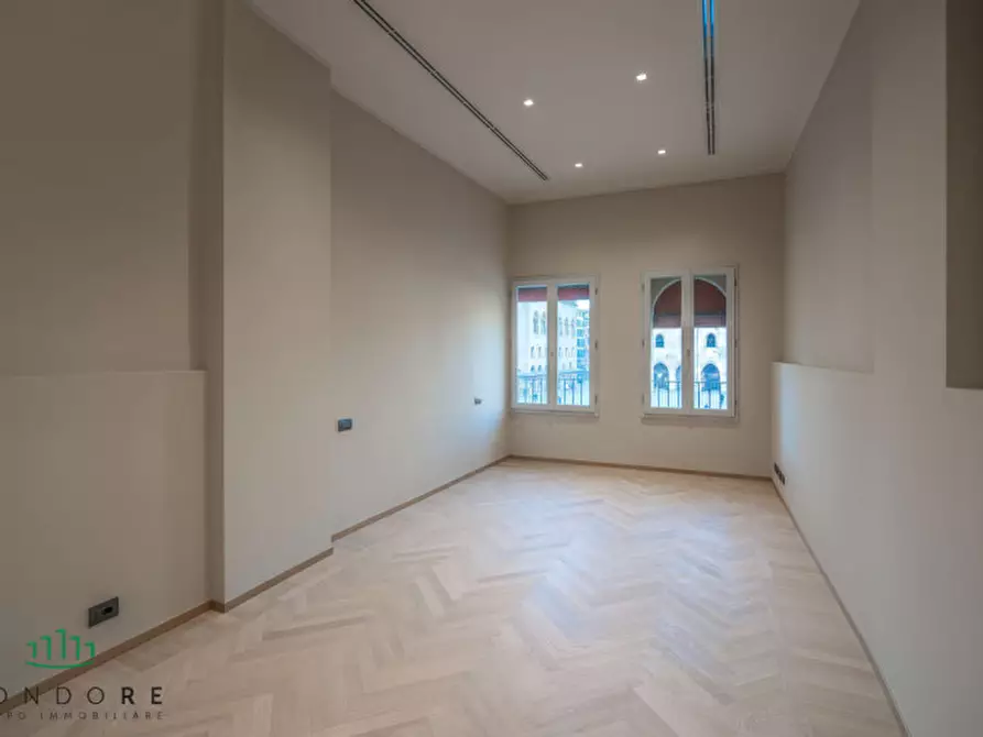 Immagine 22 di Appartamento in vendita  in via Pescherie Vecchie a Bologna