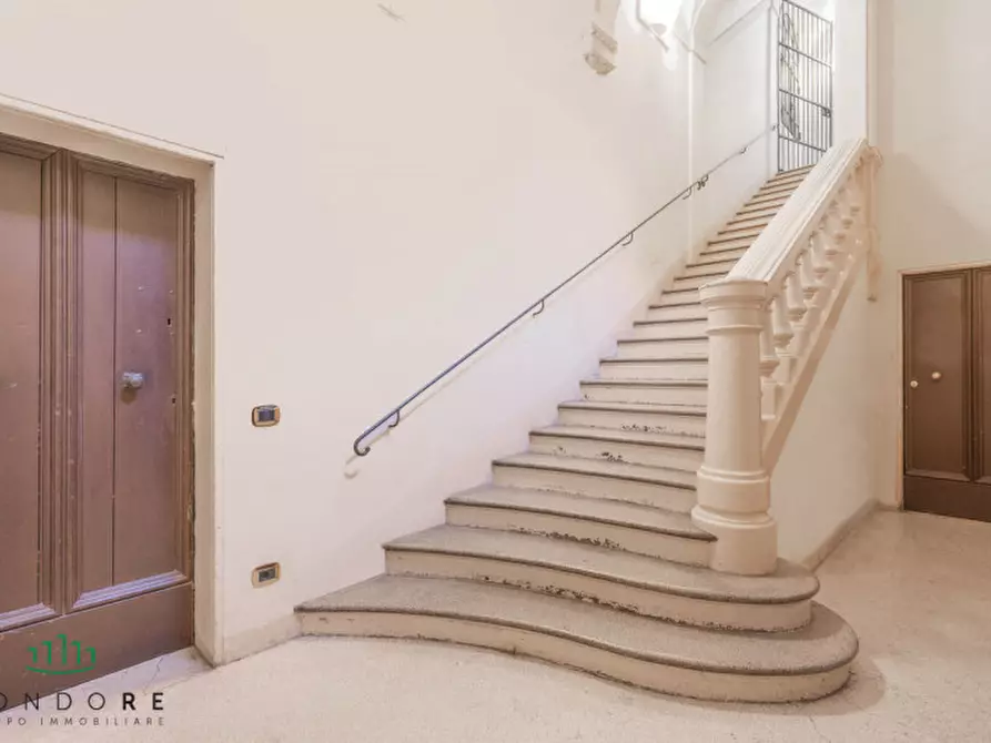 Immagine 36 di Appartamento in vendita  in via Pescherie Vecchie a Bologna