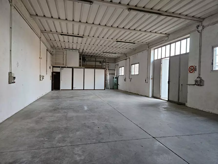 Immagine 2 di Capannone industriale in affitto  in Via Cavour a Villa Estense