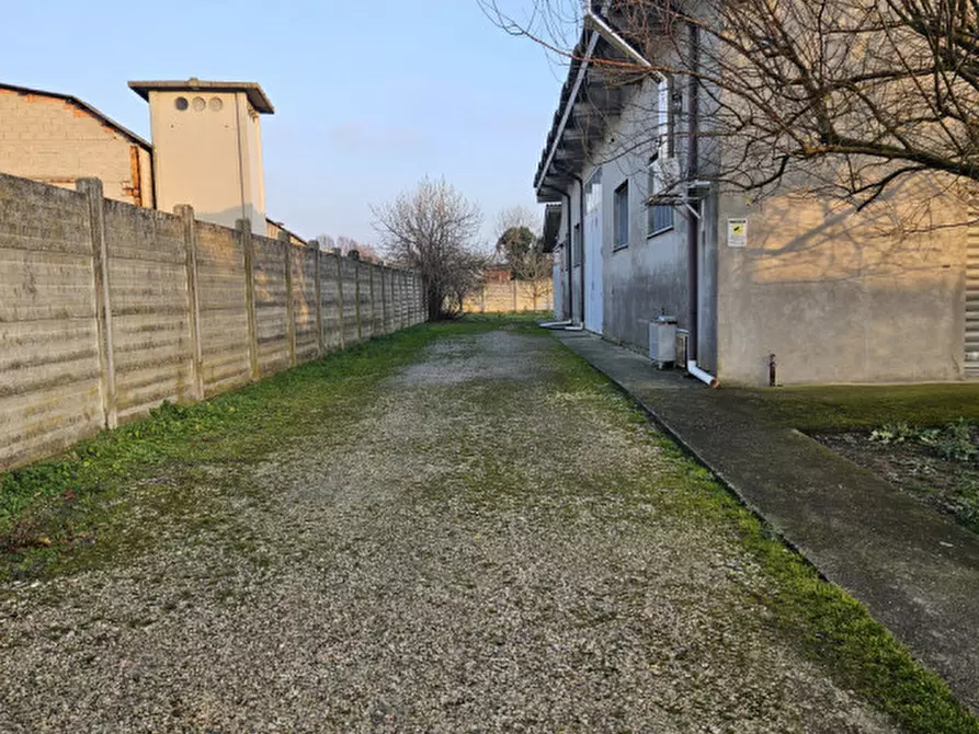 Immagine 3 di Capannone industriale in affitto  in Via Cavour a Villa Estense