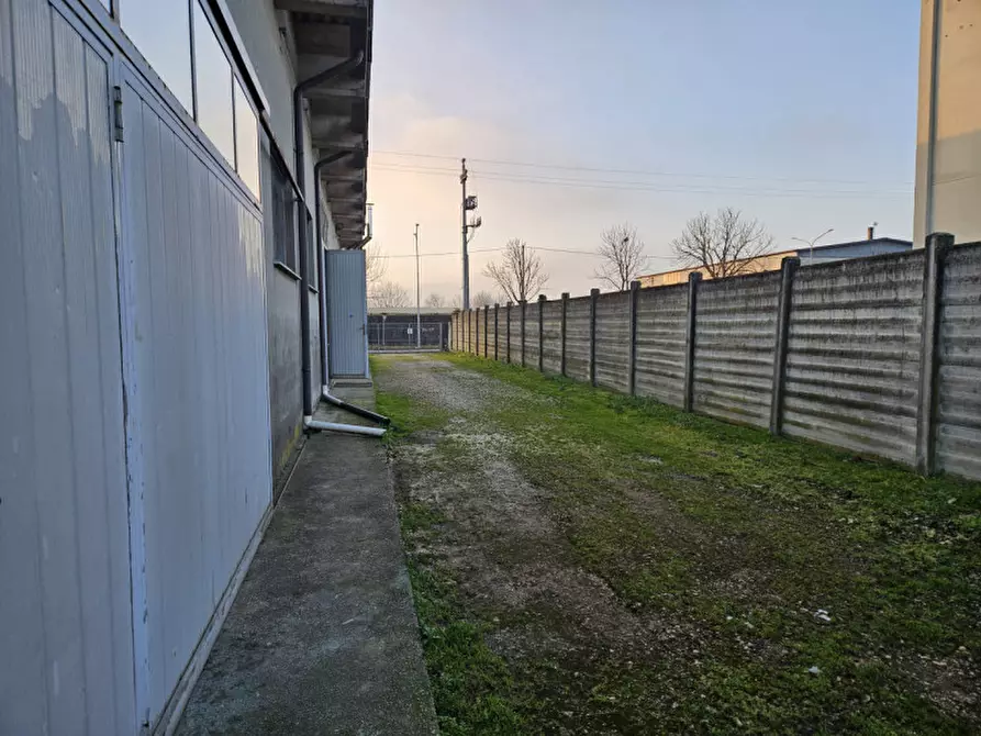 Immagine 8 di Capannone industriale in affitto  in Via Cavour a Villa Estense