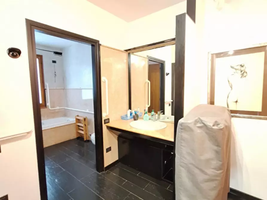 Immagine 25 di Appartamento in vendita  in Viale Tre Martiri a Rovigo