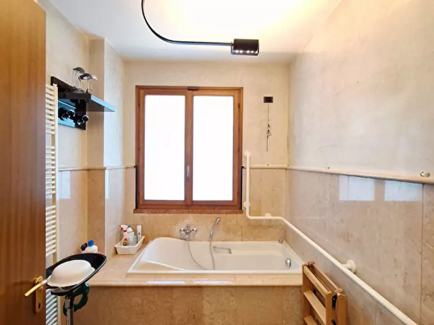 Immagine 26 di Appartamento in vendita  in Viale Tre Martiri a Rovigo