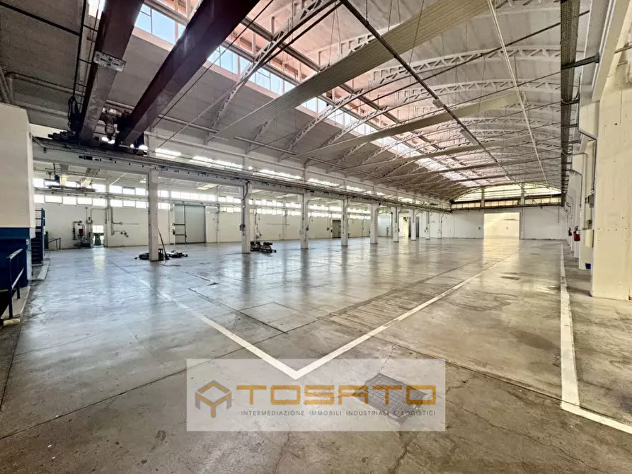 Immagine 1 di Capannone industriale in affitto  a Verona