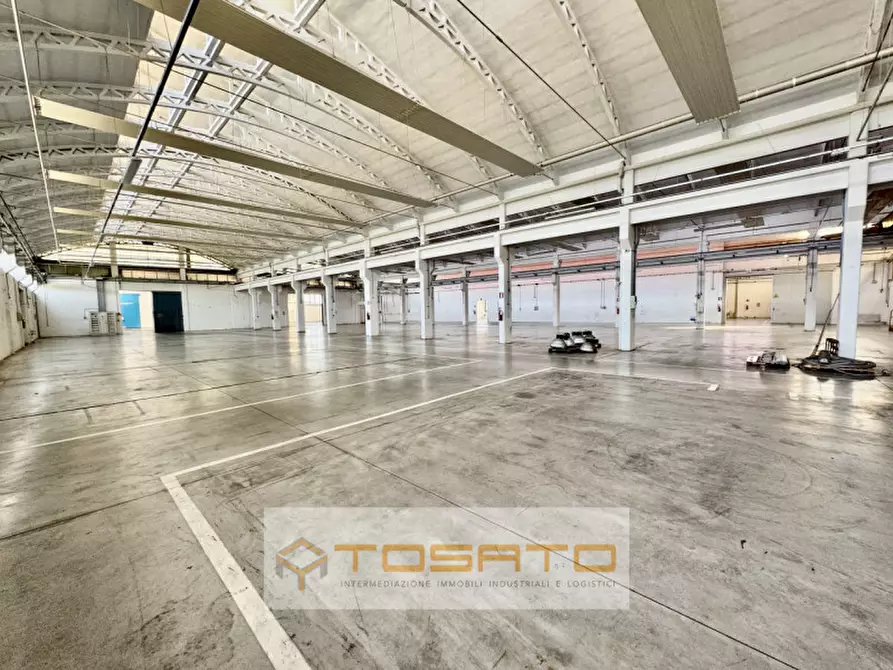 Immagine 2 di Capannone industriale in affitto  a Verona
