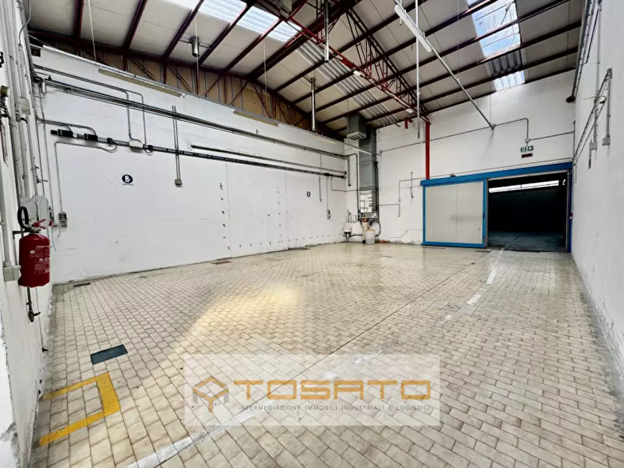 Immagine 13 di Capannone industriale in affitto  a Verona