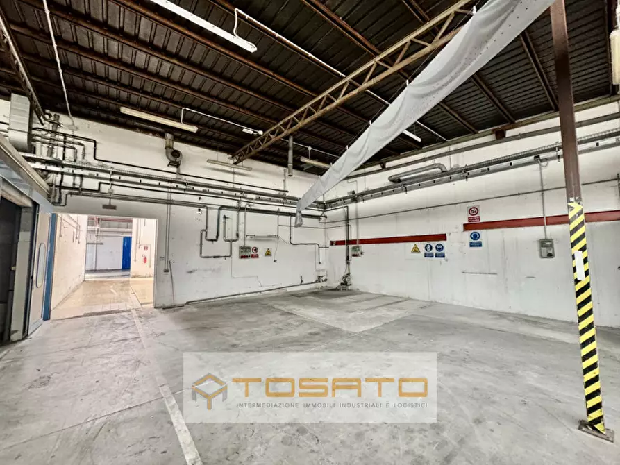 Immagine 17 di Capannone industriale in affitto  a Verona