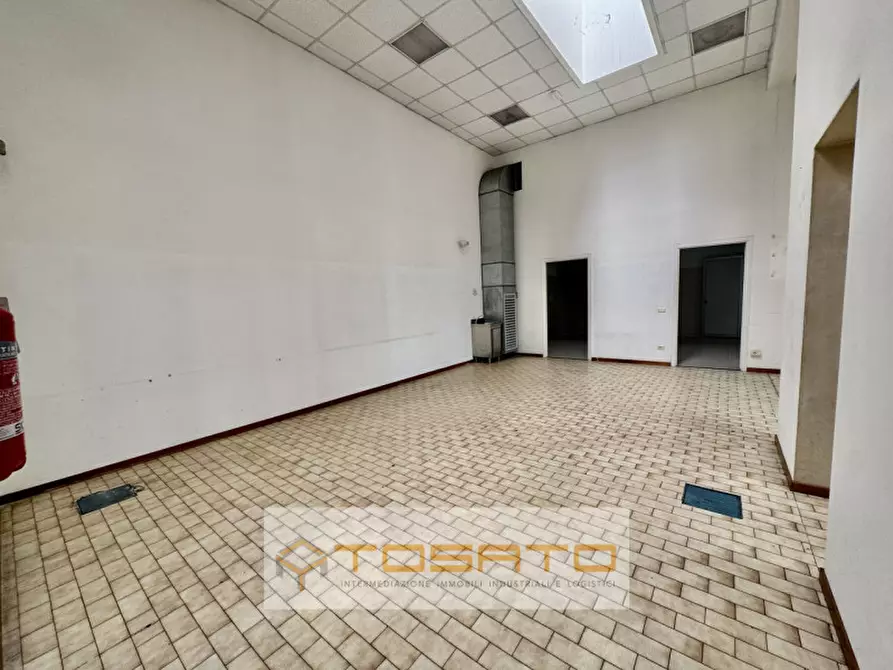 Immagine 19 di Capannone industriale in affitto  a Verona