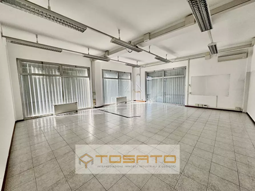 Immagine 22 di Capannone industriale in affitto  a Verona