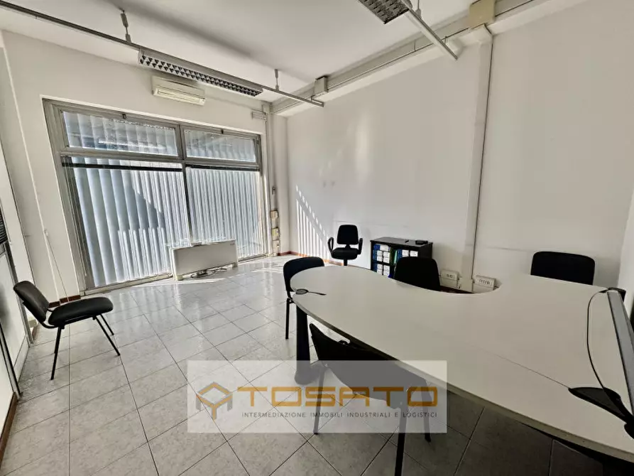 Immagine 26 di Capannone industriale in affitto  a Verona