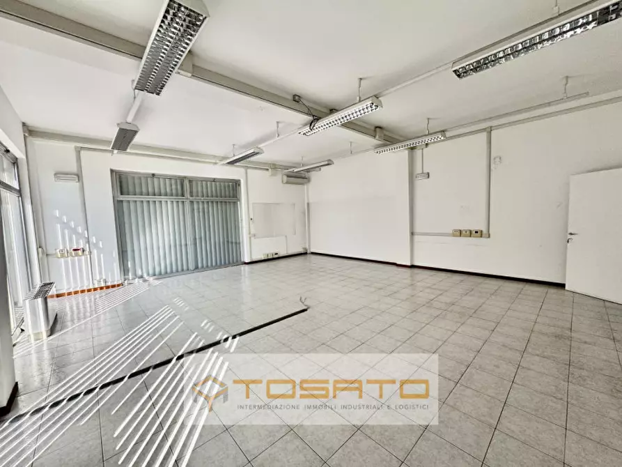 Immagine 25 di Capannone industriale in affitto  a Verona