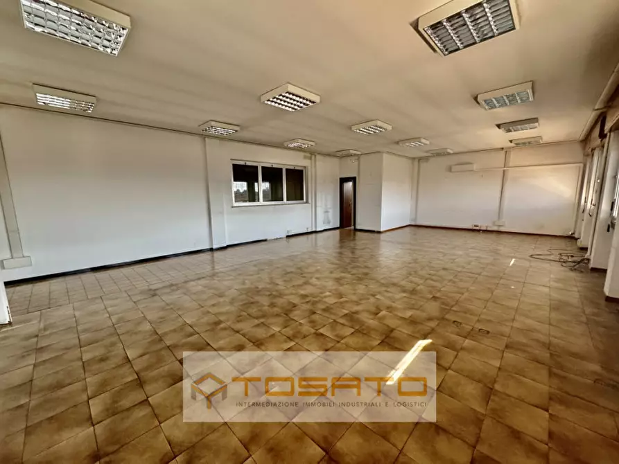 Immagine 28 di Capannone industriale in affitto  a Verona