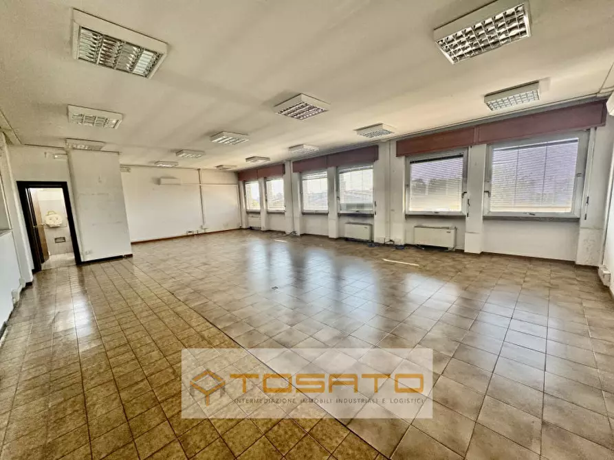 Immagine 27 di Capannone industriale in affitto  a Verona