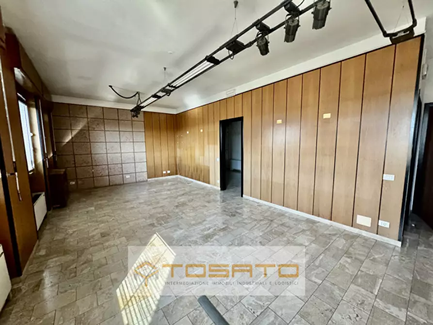 Immagine 30 di Capannone industriale in affitto  a Verona