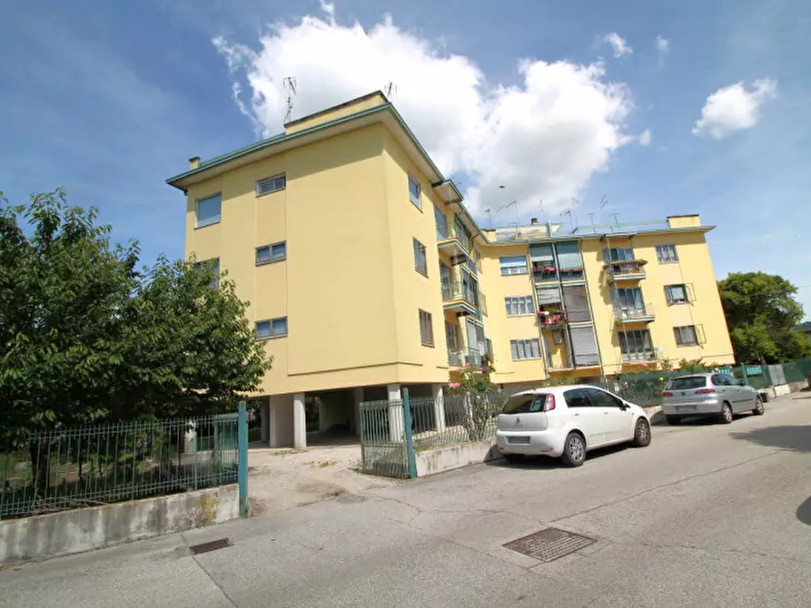 Immagine 2 di Appartamento in vendita  in Via Dante Alighieri a Battaglia Terme