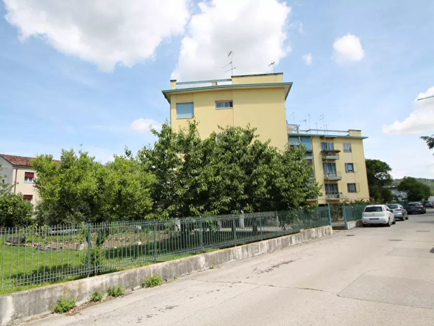 Immagine 3 di Appartamento in vendita  in Via Dante Alighieri a Battaglia Terme