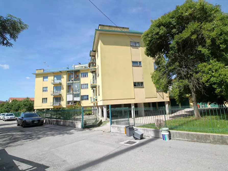 Immagine 4 di Appartamento in vendita  in Via Dante Alighieri a Battaglia Terme