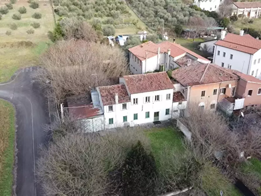 Immagine 4 di Casa bifamiliare in vendita  in Via Costa a Arqua' Petrarca