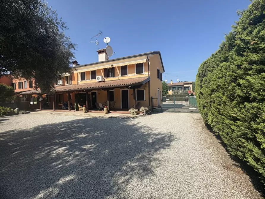 Immagine 2 di Casa bifamiliare in vendita  in Via Porto a Galzignano Terme