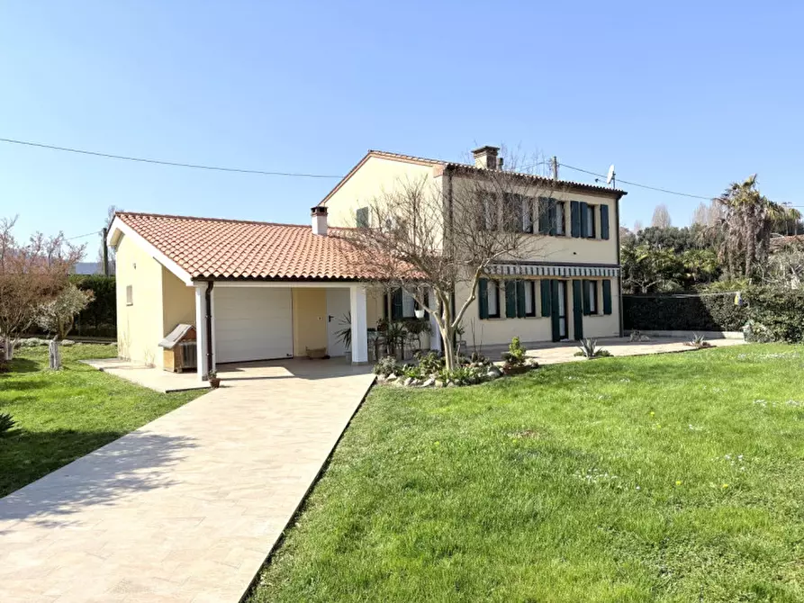 Immagine 1 di Casa indipendente in vendita  in Via Maggiore a Battaglia Terme