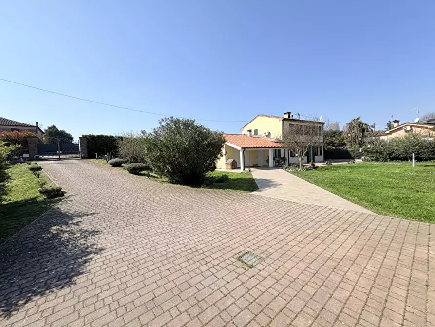 Immagine 11 di Casa indipendente in vendita  in Via Maggiore a Battaglia Terme