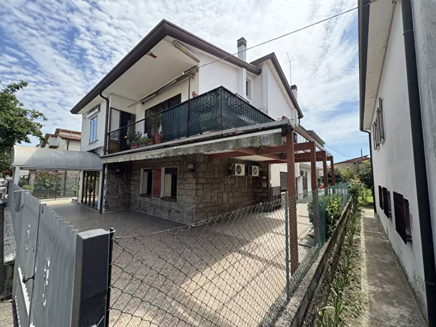 Immagine 1 di Appartamento in vendita  in Via Francesco Petrarca a Battaglia Terme