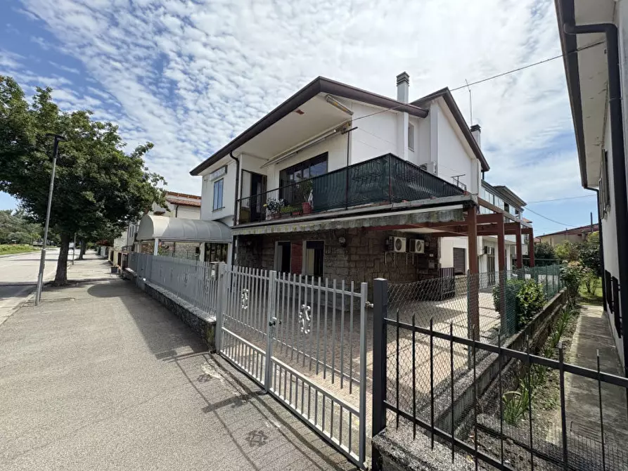 Immagine 2 di Appartamento in vendita  in Via Francesco Petrarca a Battaglia Terme