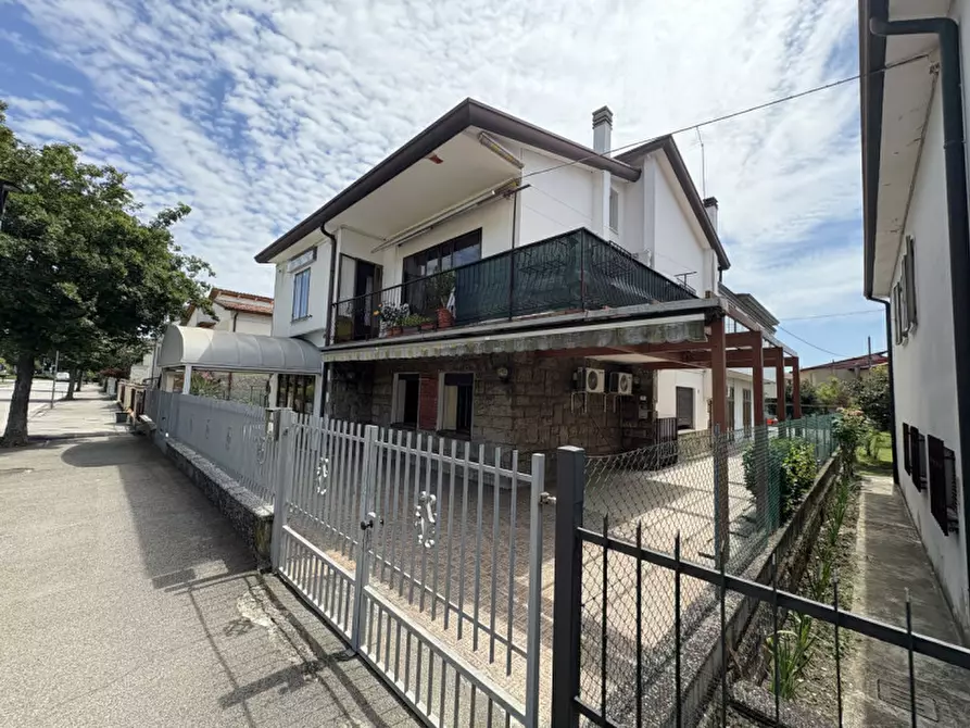 Immagine 4 di Appartamento in vendita  in Via Francesco Petrarca a Battaglia Terme