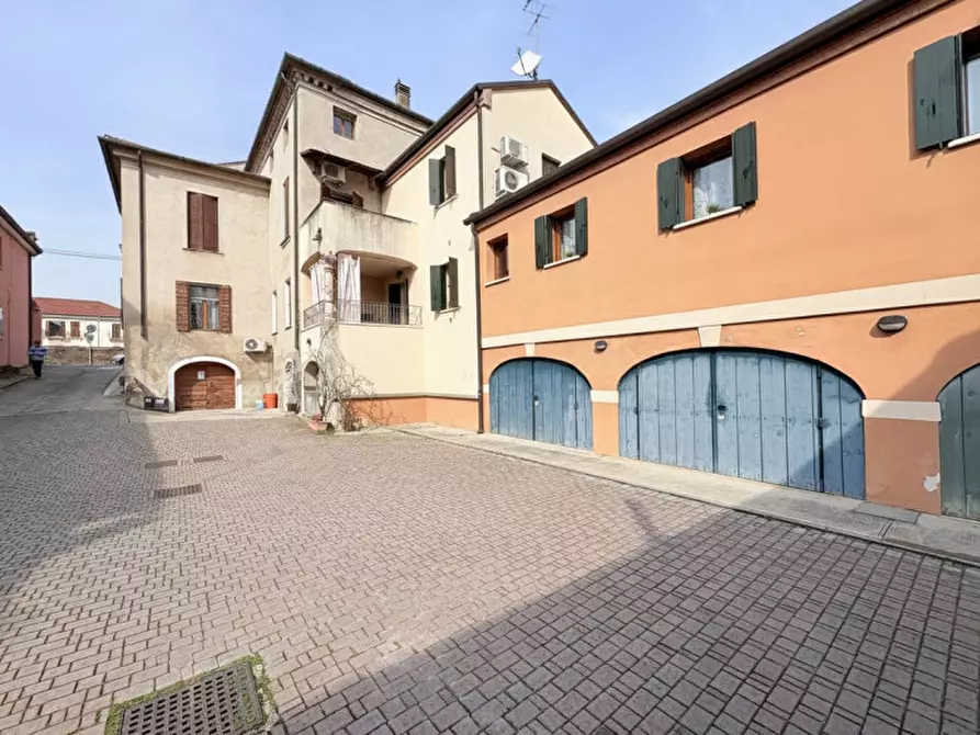 Immagine 1 di Appartamento in vendita  in Via Maggiore a Battaglia Terme