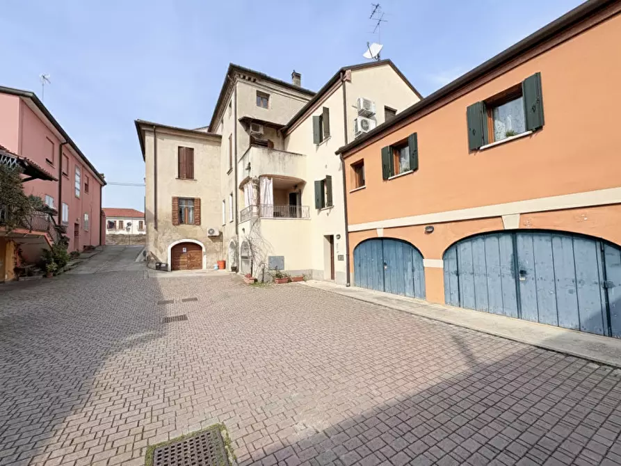 Immagine 2 di Appartamento in vendita  in Via Maggiore a Battaglia Terme