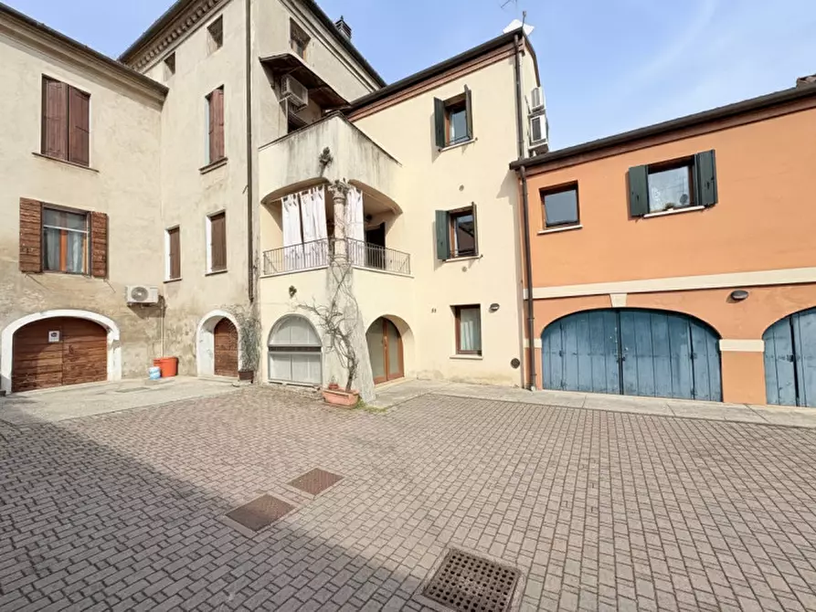 Immagine 3 di Appartamento in vendita  in Via Maggiore a Battaglia Terme