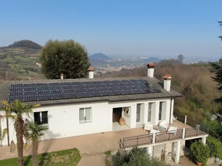 Immagine 1 di Casa indipendente in vendita  in Via Roccolo a Torreglia