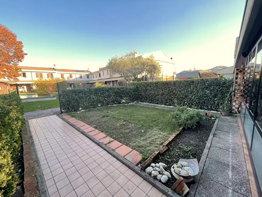 Immagine 11 di Villetta a schiera in vendita  in Via G. Leopardi a Torreglia