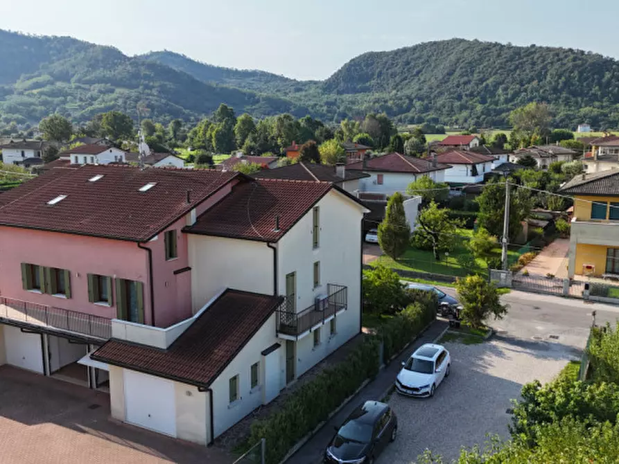 Immagine 3 di Appartamento in vendita  in Via San Pietro Montagnon a Torreglia