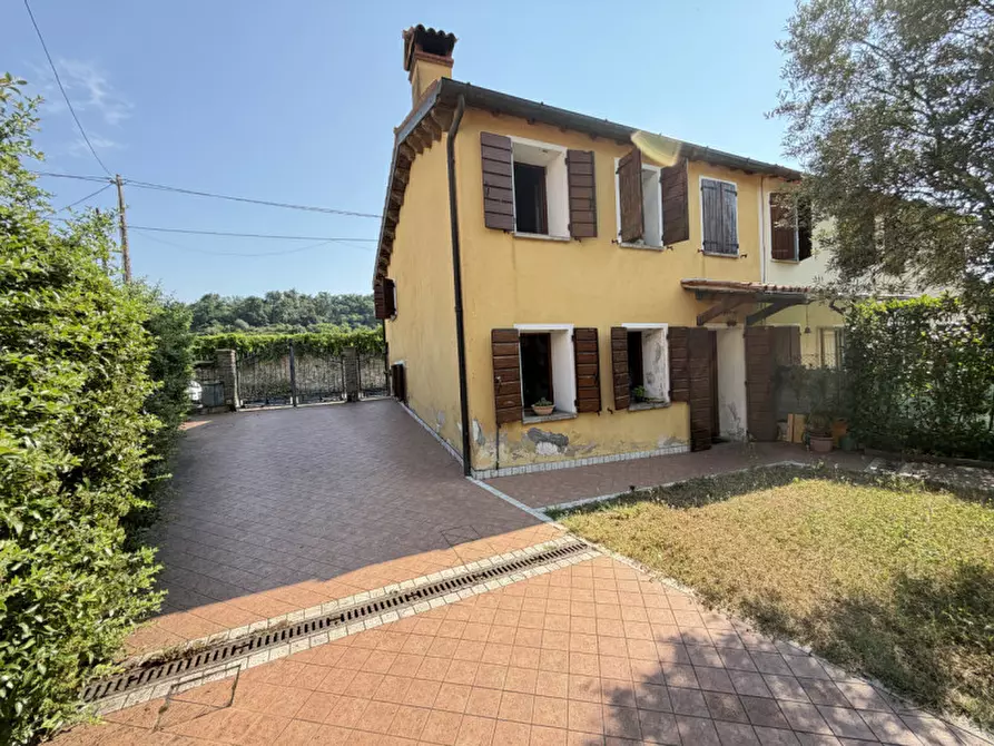 Immagine 1 di Casa bifamiliare in vendita  in Via della Commenda a Torreglia