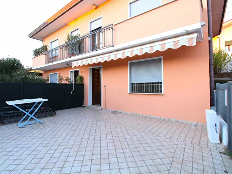 Immagine 1 di Casa bifamiliare in vendita  in via donizzetti a Albignasego