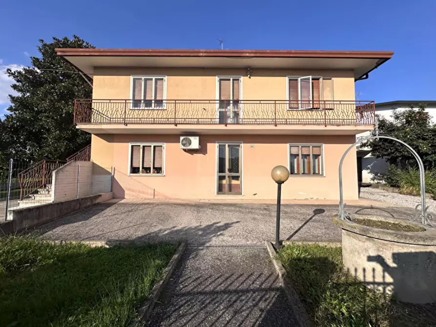 Immagine 1 di Casa bifamiliare in vendita  in Via Francesco Petrarca a Albignasego