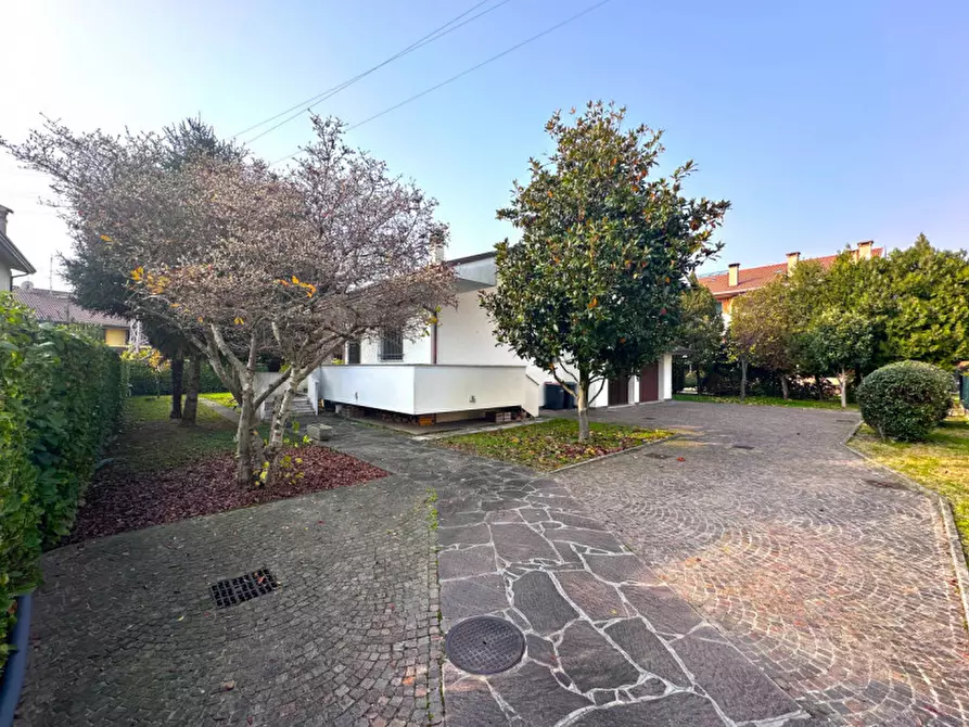 Immagine 4 di Villa in vendita  in Via Santa Monica a Albignasego