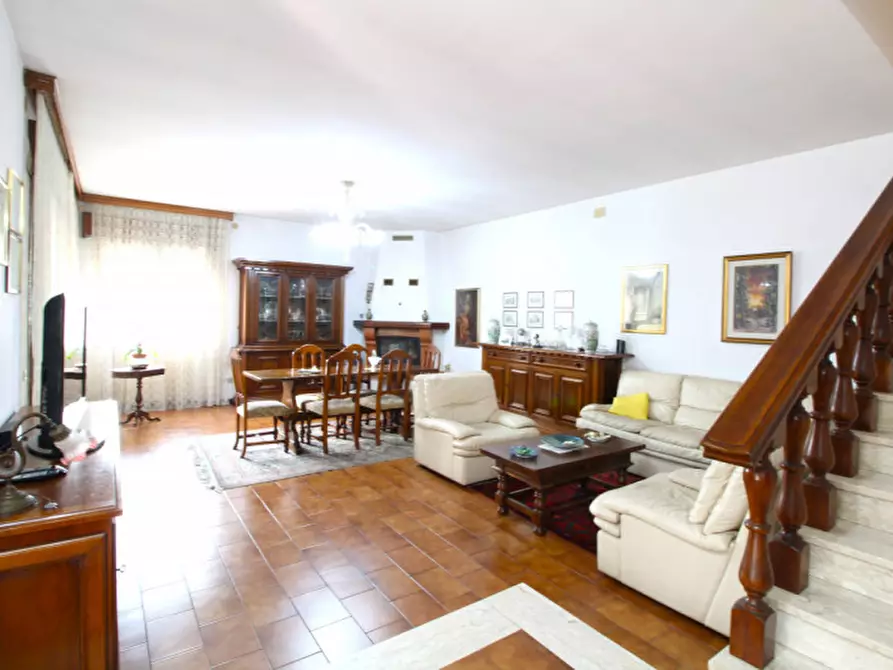 Immagine 13 di Villa in vendita  in Via Santa Monica a Albignasego